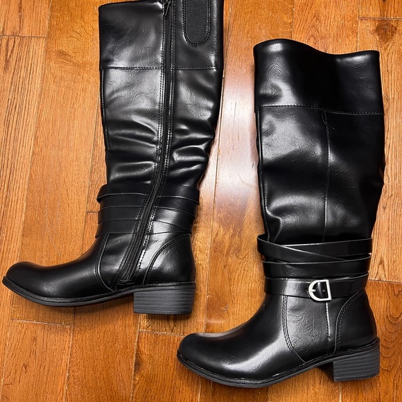 Shoes - Picture 5 of 10